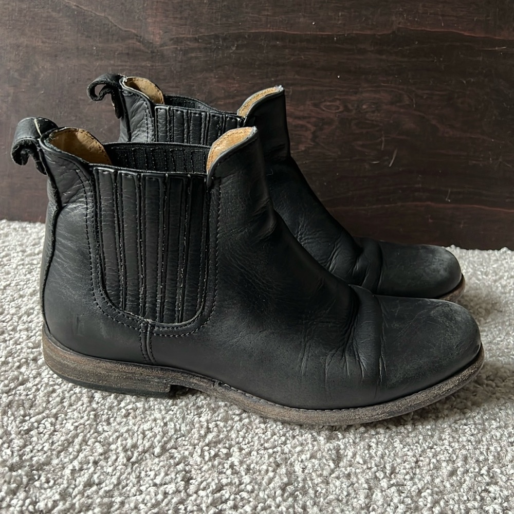 Frye Women’s Black Genuine Leather Chelsea Boots - Size 7